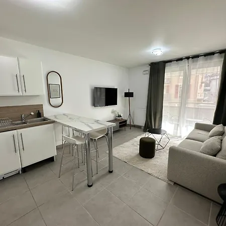 Gare Apartment *